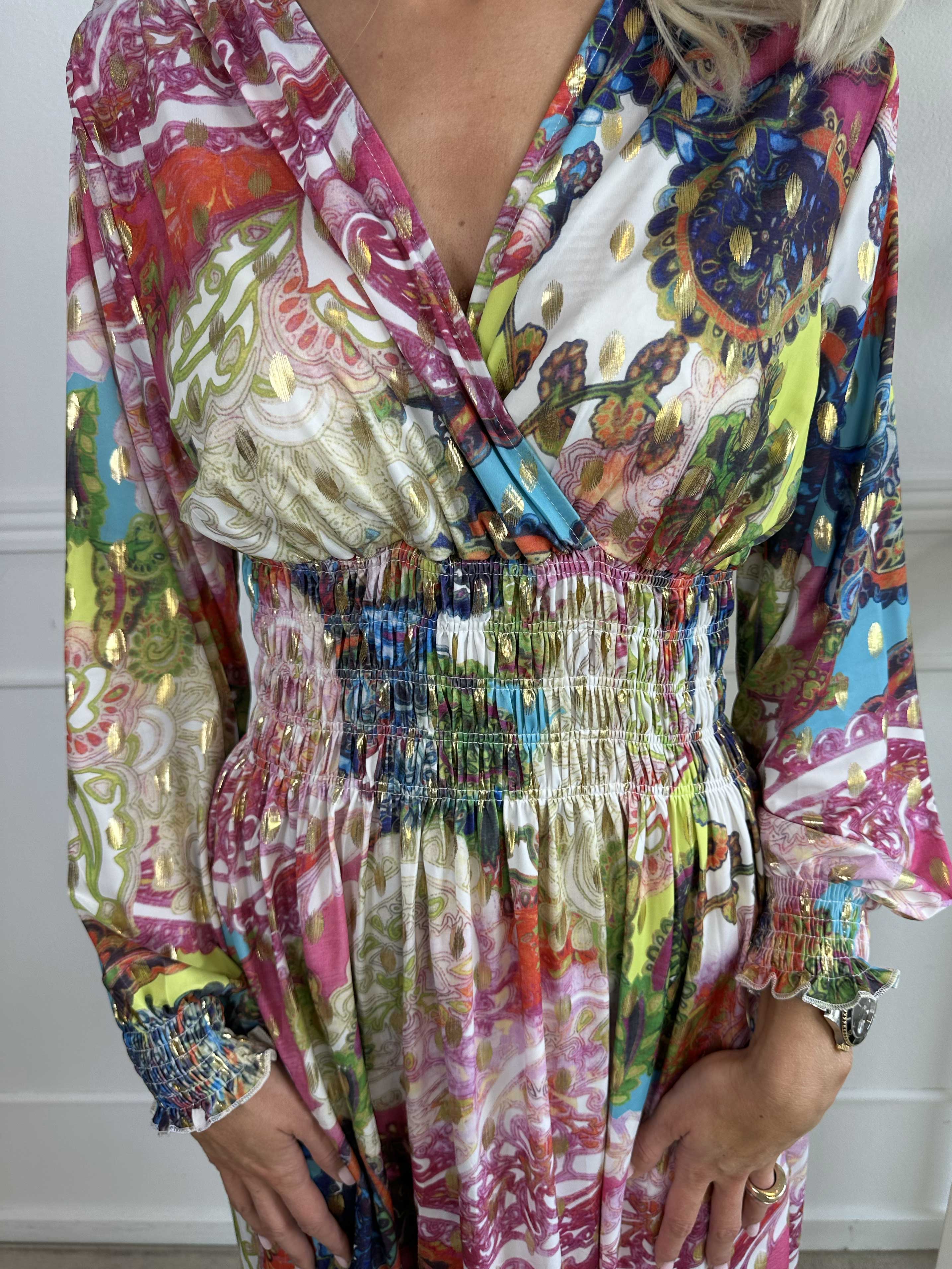 Pams Elements Short L/S - Elastisk mönstrad klänning i skrynkelfritt tyg